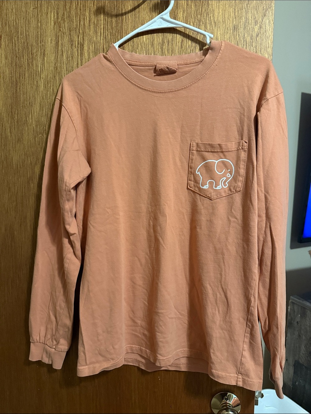 ivory ella Rust Long Sleeve Pocket Tee with White Elephant